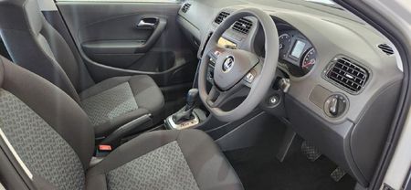 2026-Volkswagen-Polo-Vivo-16-Life_3