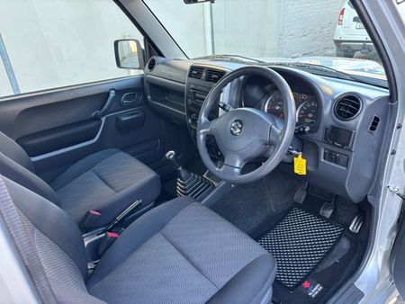 2014-Suzuki-Jimny-13_9