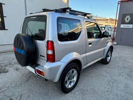 2014-Suzuki-Jimny-13_3