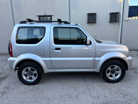 2014-Suzuki-Jimny-13_4