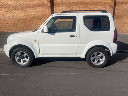 2012-Suzuki-Jimny-13_6