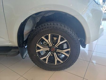 2026-Isuzu-D-Max-19-DDI-HR-X-Rider-Auto-Double-Cab_6