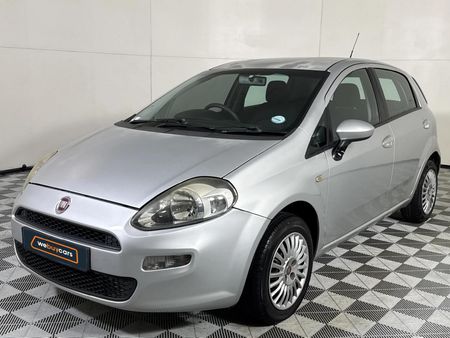 2013-Fiat-Punto-14-Easy_0