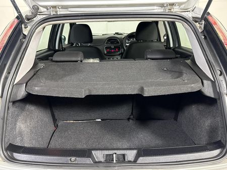 2013-Fiat-Punto-14-Easy_14
