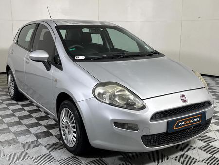 2013-Fiat-Punto-14-Easy_16