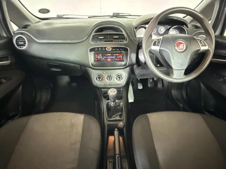 2013-Fiat-Punto-14-Easy_1