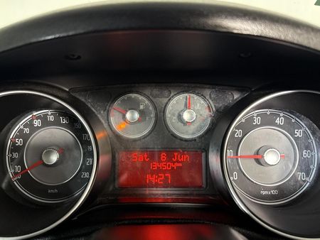 2013-Fiat-Punto-14-Easy_2