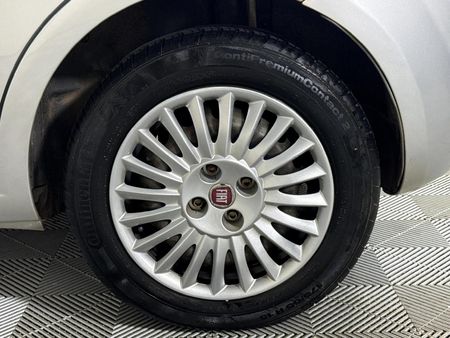 2013-Fiat-Punto-14-Easy_7