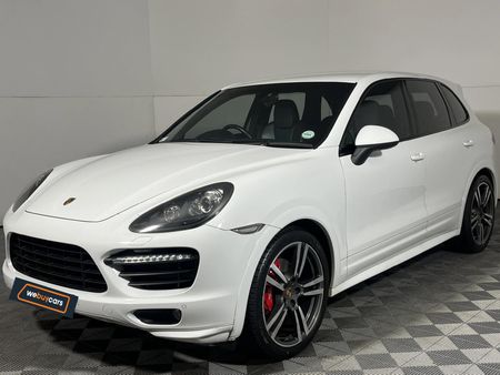 2013-Porsche-Cayenne-GTS-Auto_0