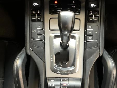 2013-Porsche-Cayenne-GTS-Auto_10