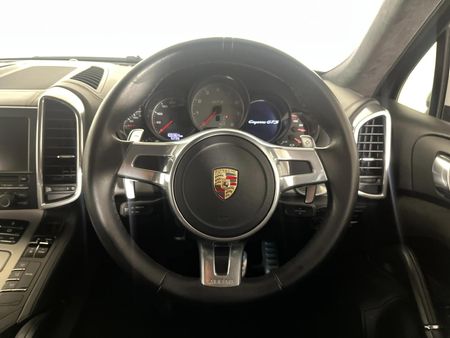 2013-Porsche-Cayenne-GTS-Auto_11