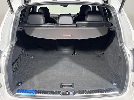 2013-Porsche-Cayenne-GTS-Auto_13