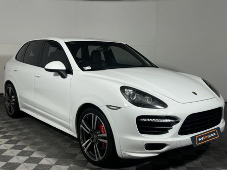 2013-Porsche-Cayenne-GTS-Auto_15