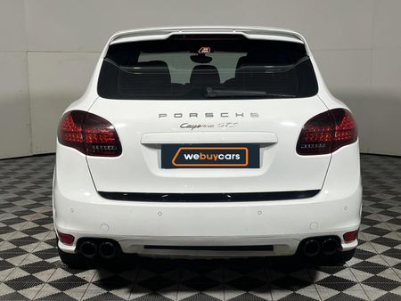2013-Porsche-Cayenne-GTS-Auto_17