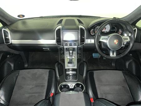 2013-Porsche-Cayenne-GTS-Auto_1