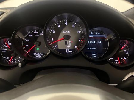 2013-Porsche-Cayenne-GTS-Auto_2