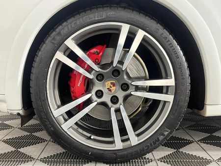 2013-Porsche-Cayenne-GTS-Auto_4