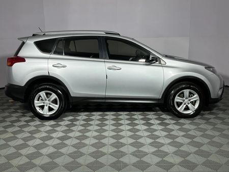 2013-Toyota-RAV4-20-GX-Auto_16
