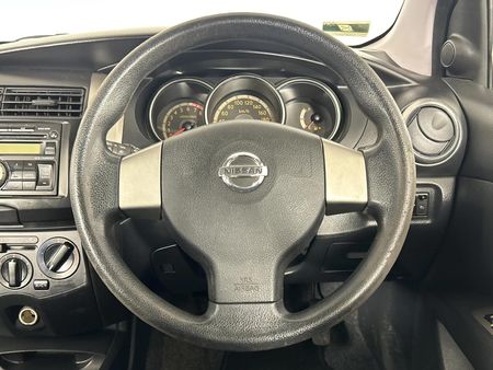2011-Nissan-Livina-16-Acenta-X-Gear_12