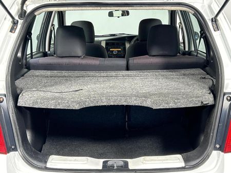 2011-Nissan-Livina-16-Acenta-X-Gear_14