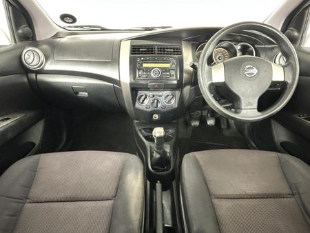 2011-Nissan-Livina-16-Acenta-X-Gear_1