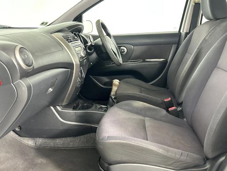 2011-Nissan-Livina-16-Acenta-X-Gear_8