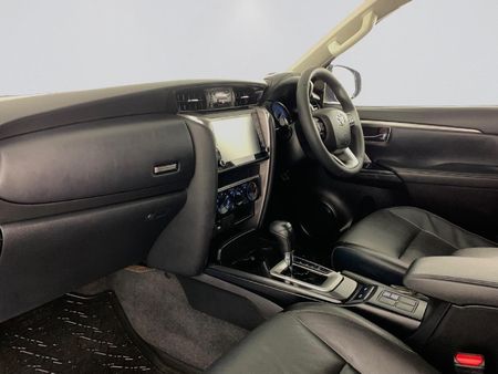 2022-Toyota-Fortuner-24-GD-6-Raised-Body-Auto_12