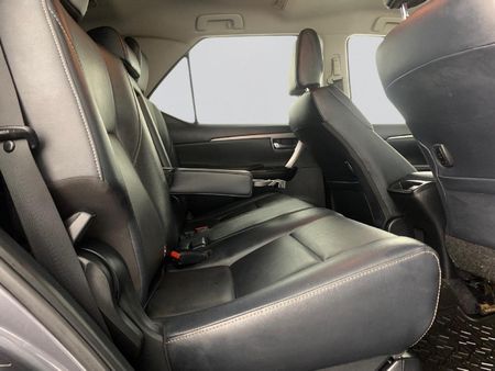 2022-Toyota-Fortuner-24-GD-6-Raised-Body-Auto_15