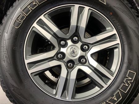 2022-Toyota-Fortuner-24-GD-6-Raised-Body-Auto_17