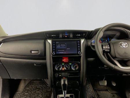 2022-Toyota-Fortuner-24-GD-6-Raised-Body-Auto_6