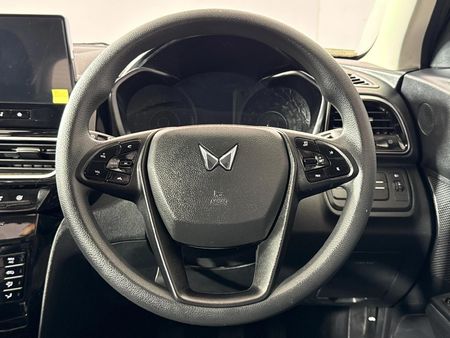 2025-Mahindra-XUV-3XO-12T-MX3_10