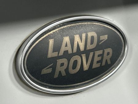 2017-Land-Rover-Discovery-Sport-20i4-D-HSE-Lux_11
