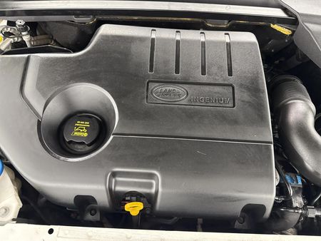 2017-Land-Rover-Discovery-Sport-20i4-D-HSE-Lux_13