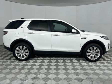 2017-Land-Rover-Discovery-Sport-20i4-D-HSE-Lux_17