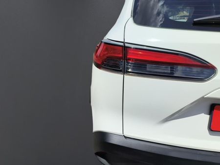 2024-Toyota-Corolla-Cross-18-XS_18