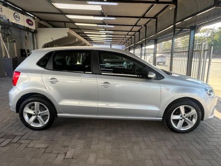 2023-Volkswagen-Polo-Vivo-16-Highline-5-dr_7