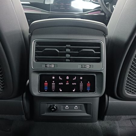 2026-Audi-RSQ8-SUV-PERFORMANCE-QUATTRO-TIPTRONIC_25