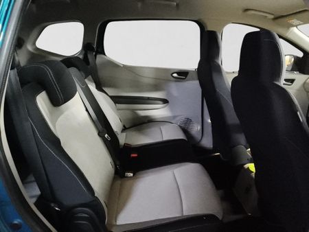 2026-Renault-Triber-10-Techno_16