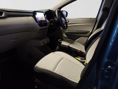 2026-Renault-Triber-10-Techno_18