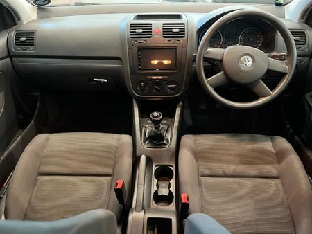2005-Volkswagen-Golf-16-Trendline_11
