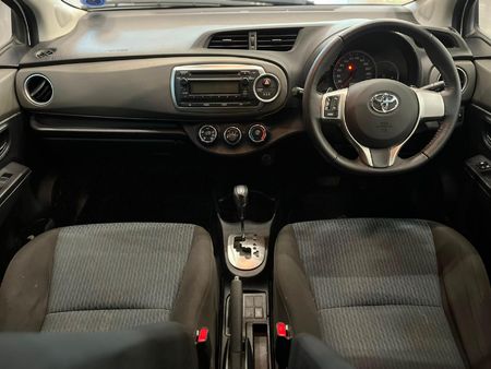 2012-Toyota-Yaris-13-XI-5-dr_11