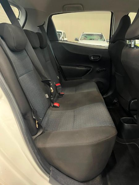 2012-Toyota-Yaris-13-XI-5-dr_12
