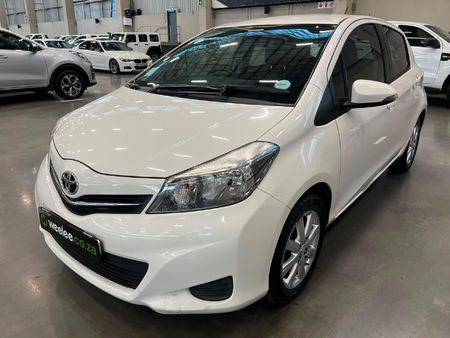 2012-Toyota-Yaris-13-XI-5-dr_2