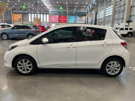 2012-Toyota-Yaris-13-XI-5-dr_3