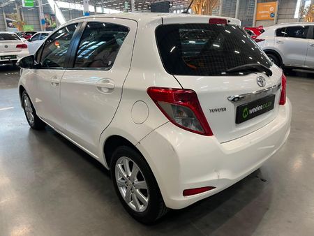2012-Toyota-Yaris-13-XI-5-dr_4