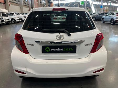 2012-Toyota-Yaris-13-XI-5-dr_5