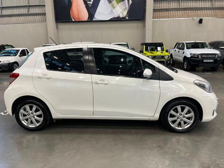 2012-Toyota-Yaris-13-XI-5-dr_7