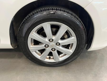 2012-Toyota-Yaris-13-XI-5-dr_8