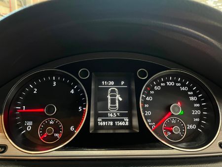 2015-Volkswagen-Passat-20-TDI-Comfortline-Auto-103kW_10