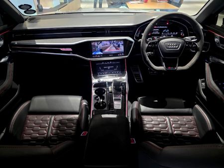 2025-Audi-RS6-Avant-Performance-Auto_12